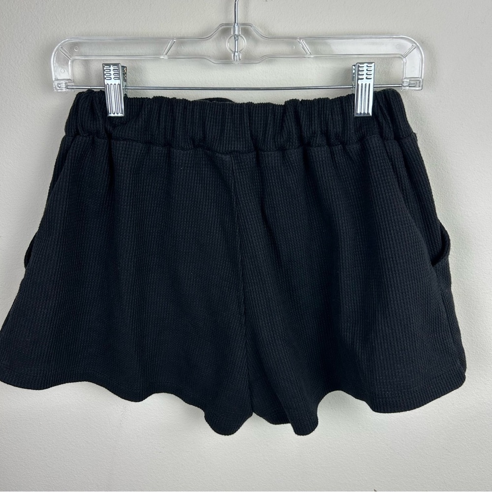 Princess Polly Lovers Lane Waffle knit black shorts size: 4 - Picture 10 of 10